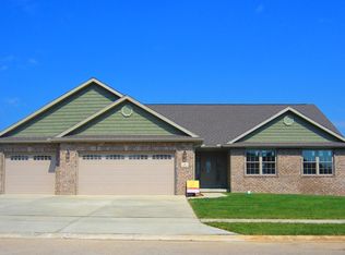 3 Osprey Ct, Pekin, IL