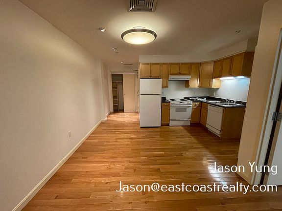 2nd image of 27 Peterborough St #293