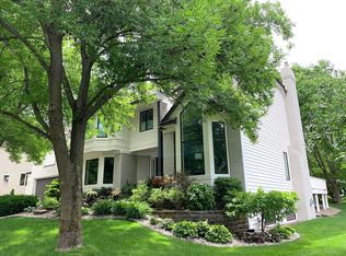 10252 Meade Ln, Eden Prairie, MN 55347