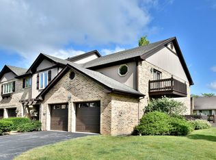 114 Country Club Dr, Bloomingdale, IL 60108