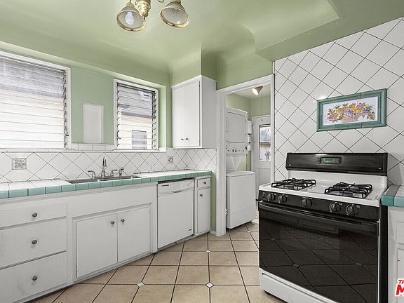 5th image of 231 S Gale Dr #1/2