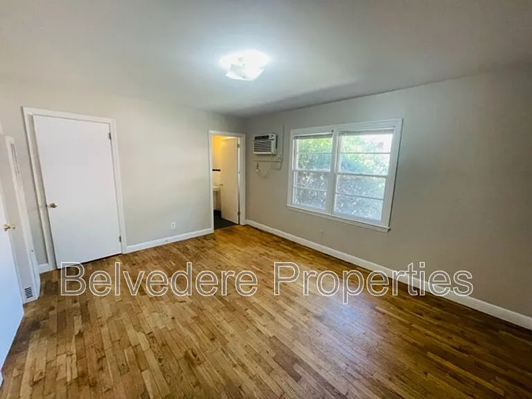 215 McIver St #D — Photo 6