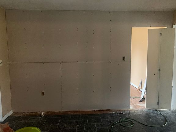 4th image of 3008 Highland Dr NE
