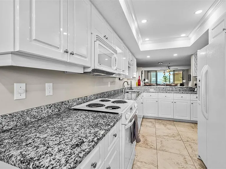 8770 Midnight Pass Rd #402B — Photo 9