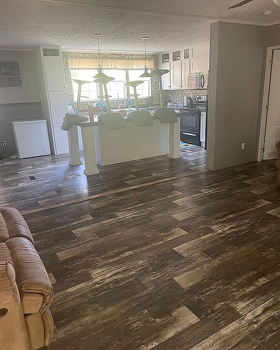 2nd image of 239 Hickory Ln