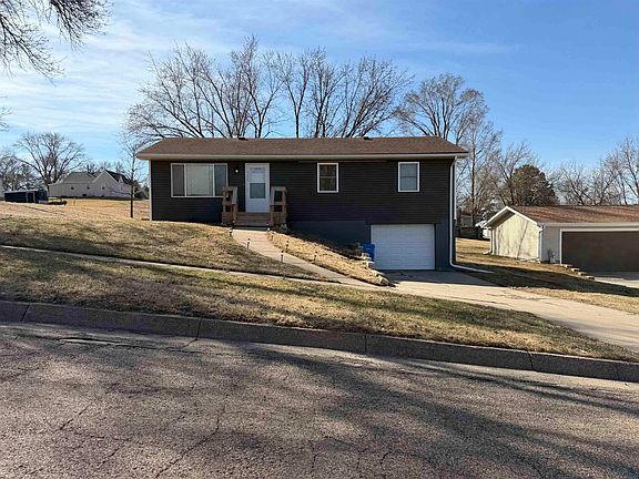 2nd image of 750 Main St