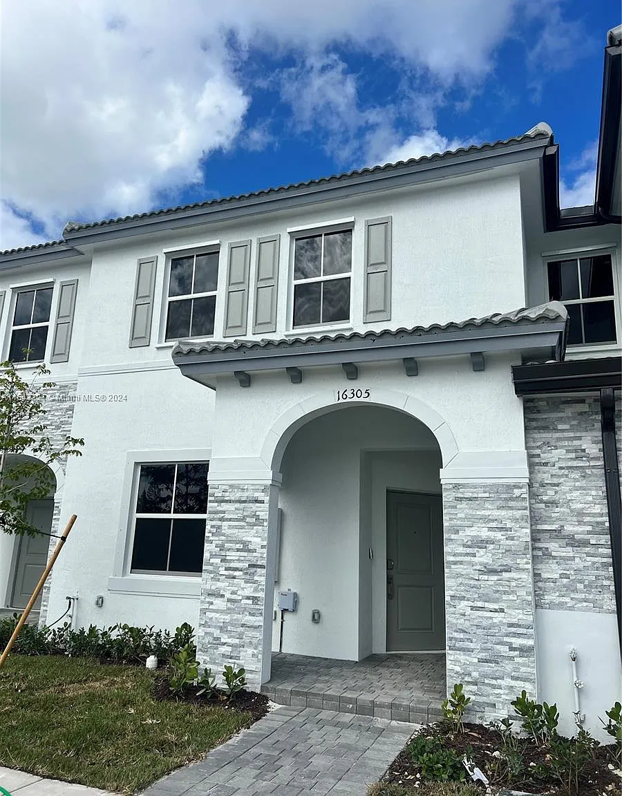 3 bed, 2.5 bath, 1500 sqft, $2,650 — Photo 1