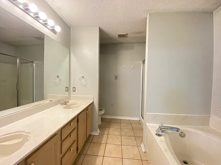 224 Los Angeles Dr — Photo 13