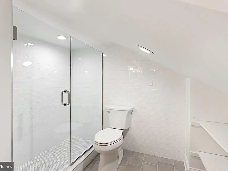 1675 Wisconsin Ave NW — Photo 32