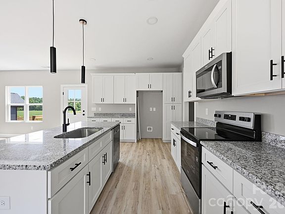 5th image of 1517 Robin Rd