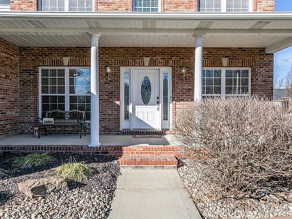 4th image of 30 Foxmoor Dr