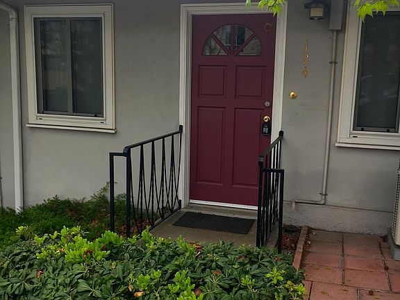 2nd image of 124 Grape St #124