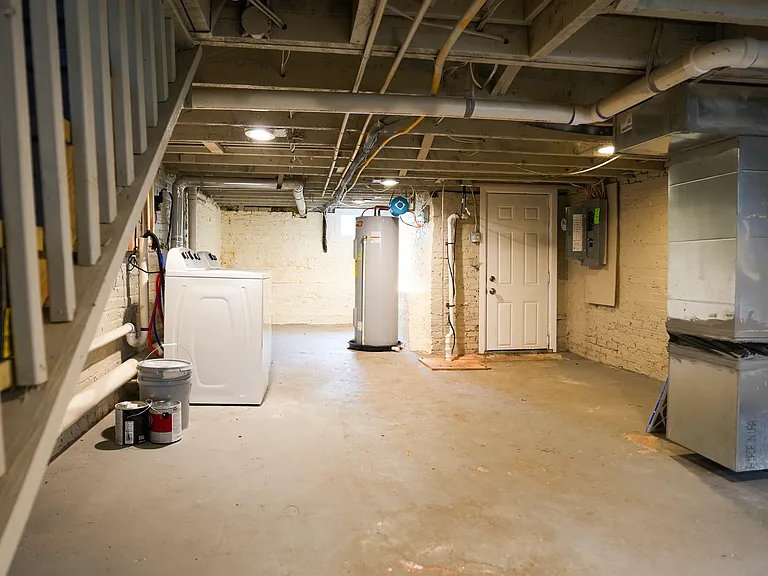 22 N Abington Ave — Photo 8
