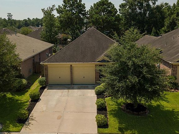 Mature tree in the front.