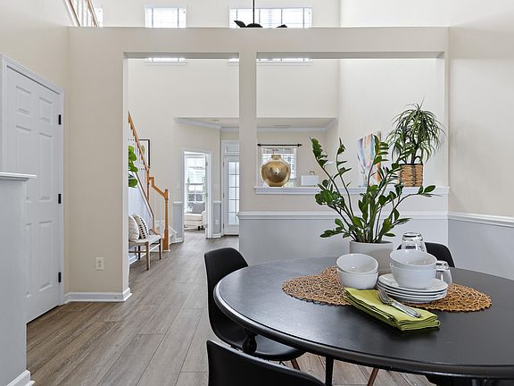 5th image of 1004 Bartlett Cir