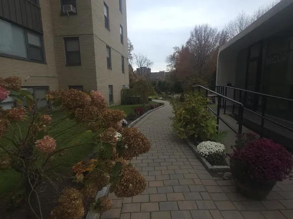 2 Fordham Hill Oval image 9 of 23