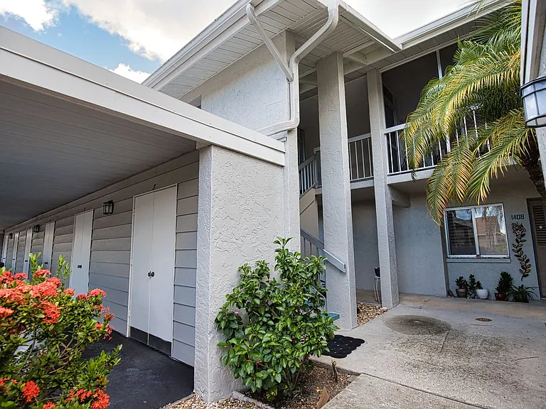 1406 Pine Lake Dr #6 — Photo 3
