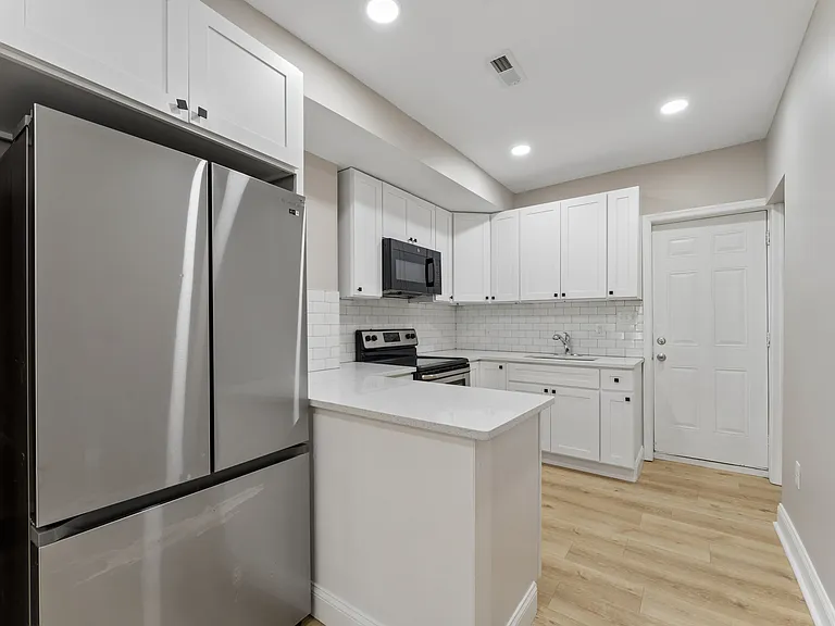 2440 McCulloh St — Photo 7