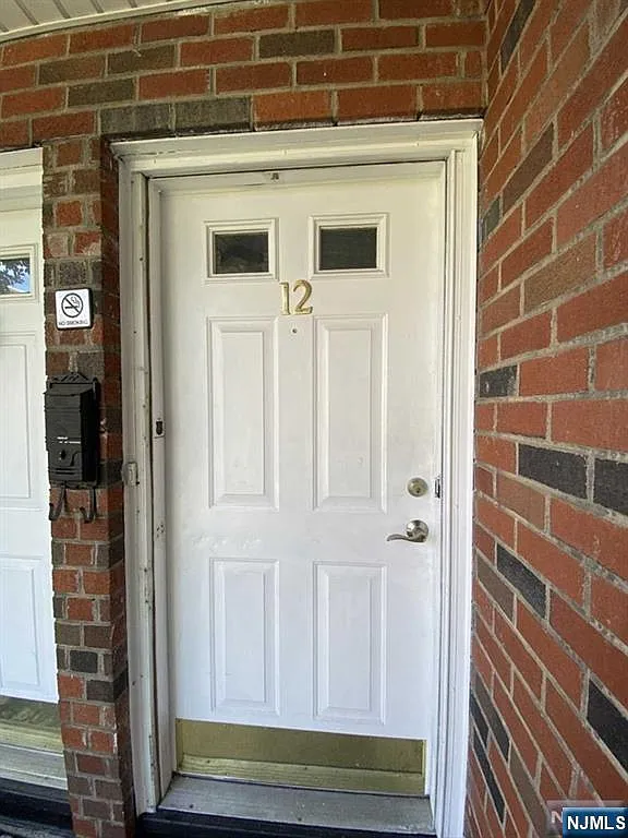 2 bed, 1.0 bath, $2,400 — Photo 4