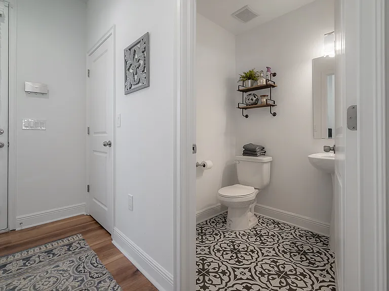 1714 E Lambright St — Photo 21
