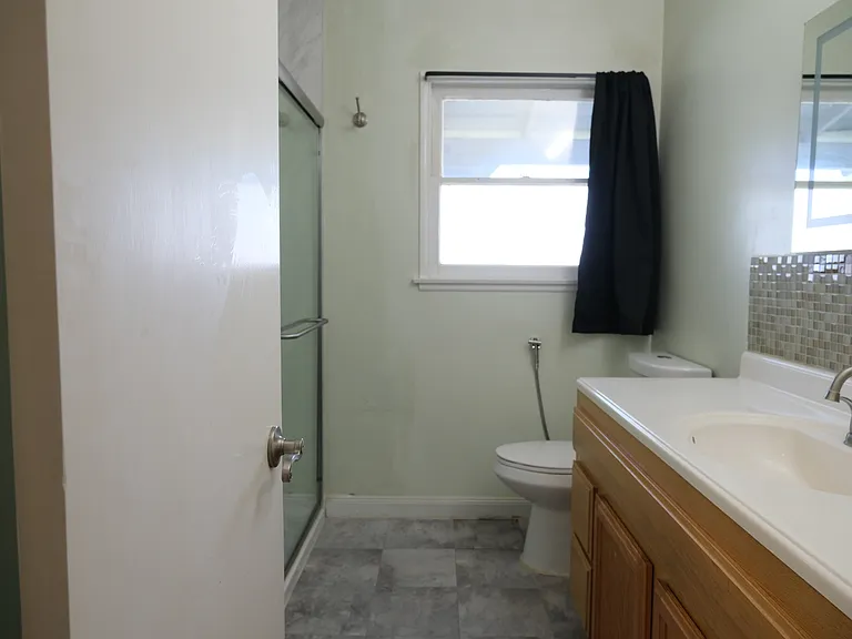 929 N Summer St — Photo 11