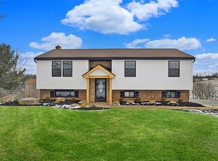 86 Washington Ave, Hickory, PA 15340