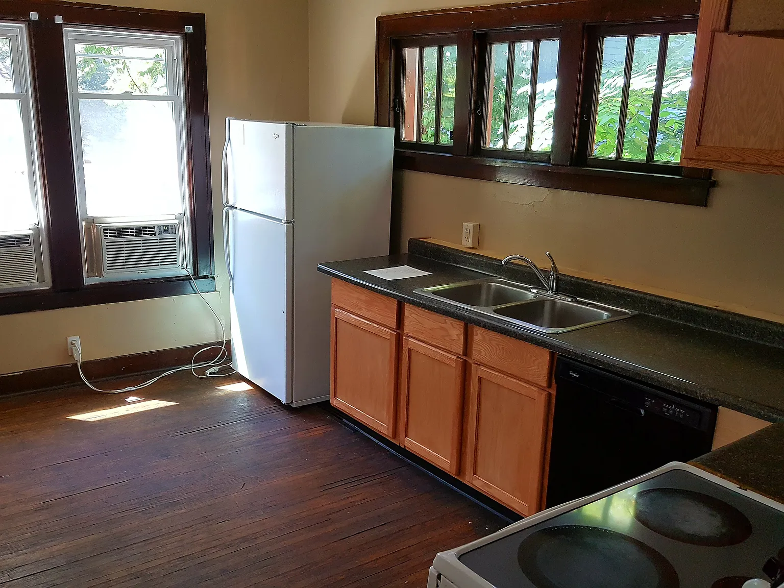 5 bed, 2175 sqft, $3,450 — Photo 4