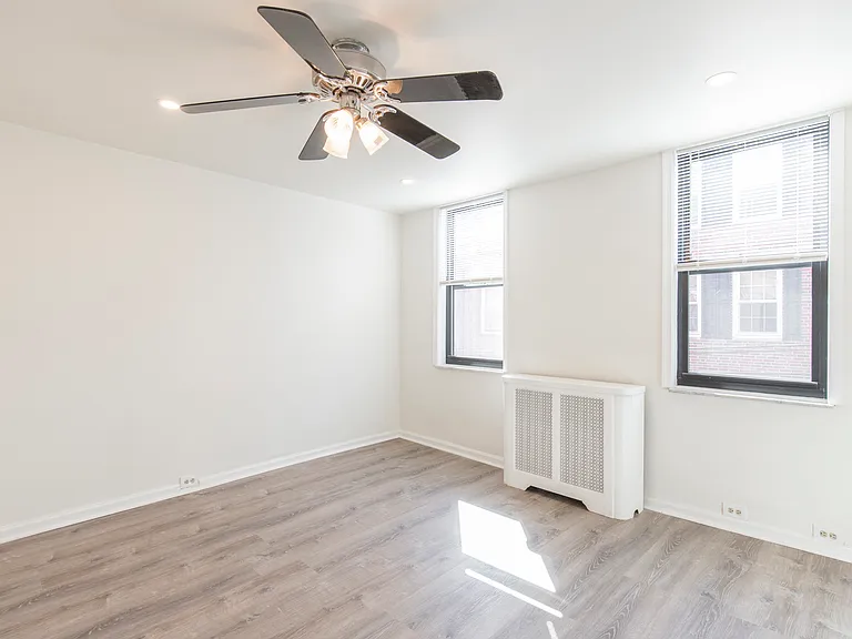 741 S Darien St — Photo 16