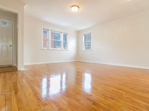 2 Veterans Ct, Bayonne, NJ 07002