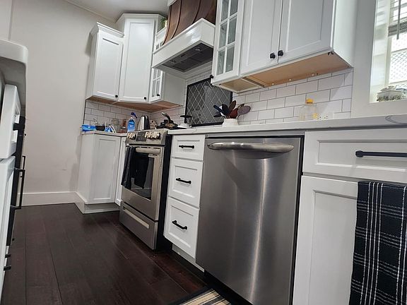 2nd image of 2717 N Richmond St #2