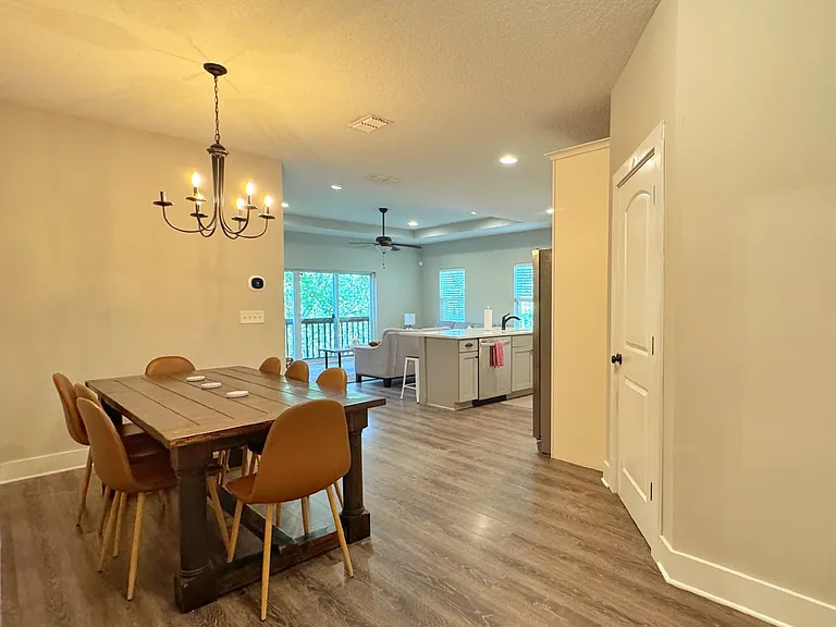 2523 Oleander St — Photo 6