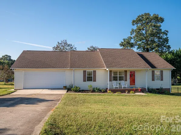 1371 Millrace Dr, Conover, NC 28613