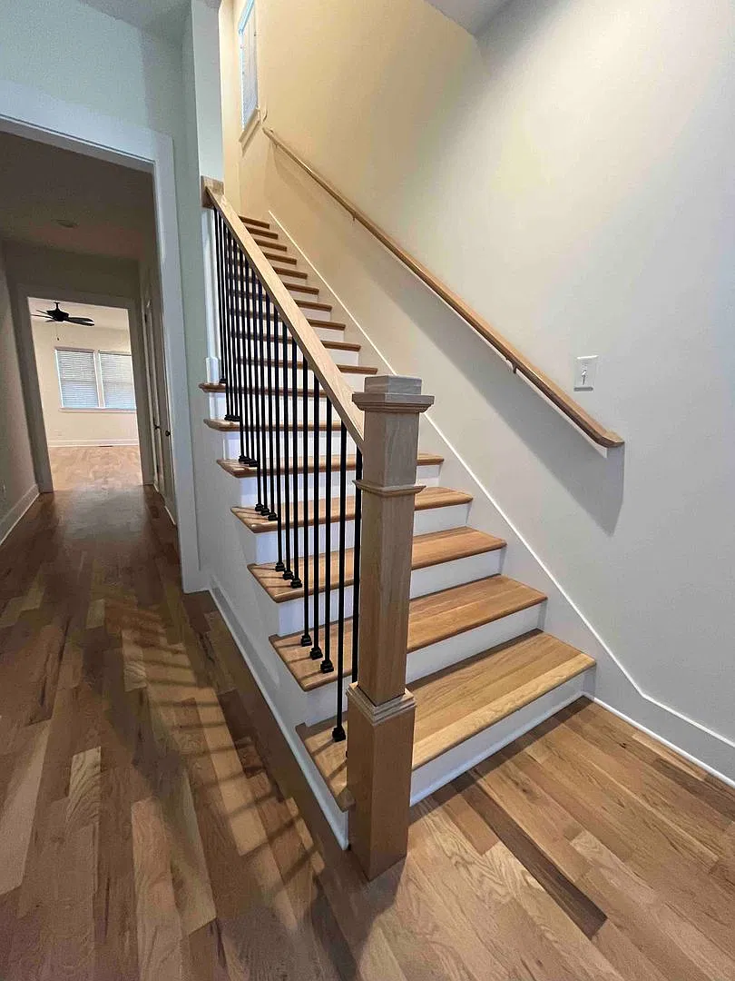 Spacious 3 Bed 3 Bath Home (+ 2 car garage) — Photo 2