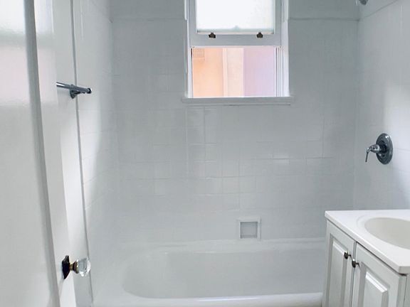 4th image of 1717 N Normandie Ave APT 205