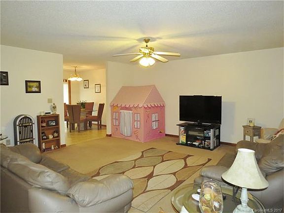 4th image of 212 Doe Trail Ln #80