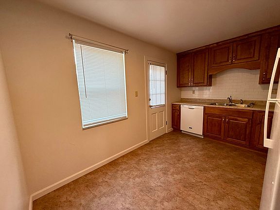 4th image of 1206 W 9th St #101