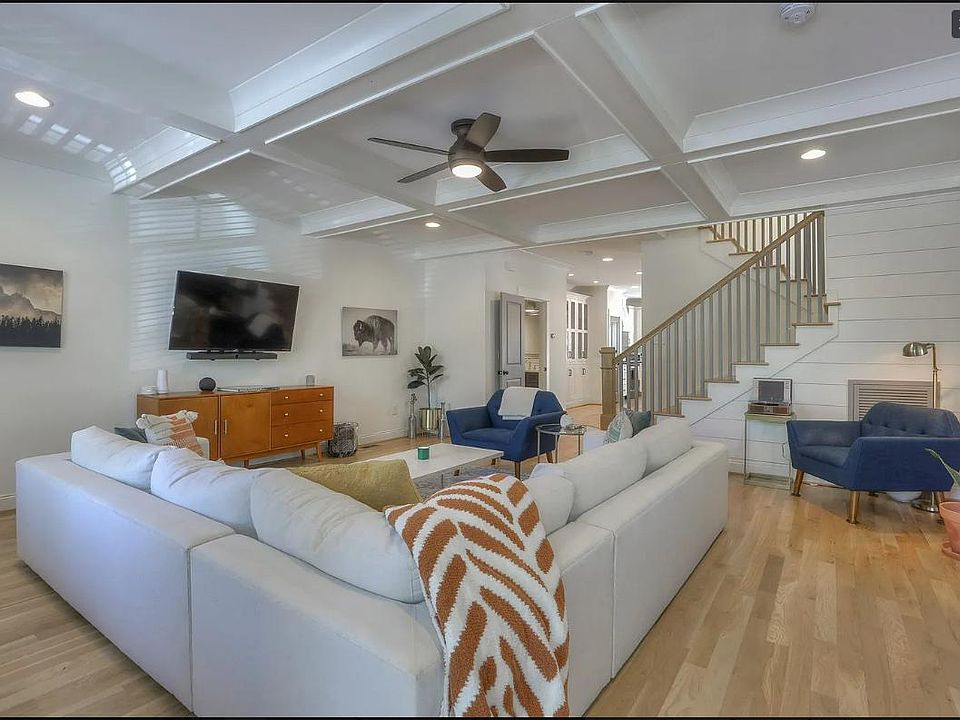 1st image of 302 Queen Ave