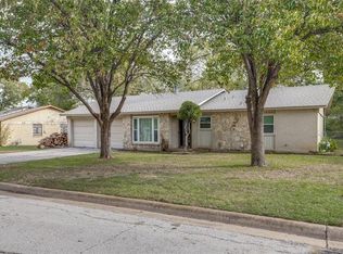 6417 Regal Rd, Forest Hill, TX 76119