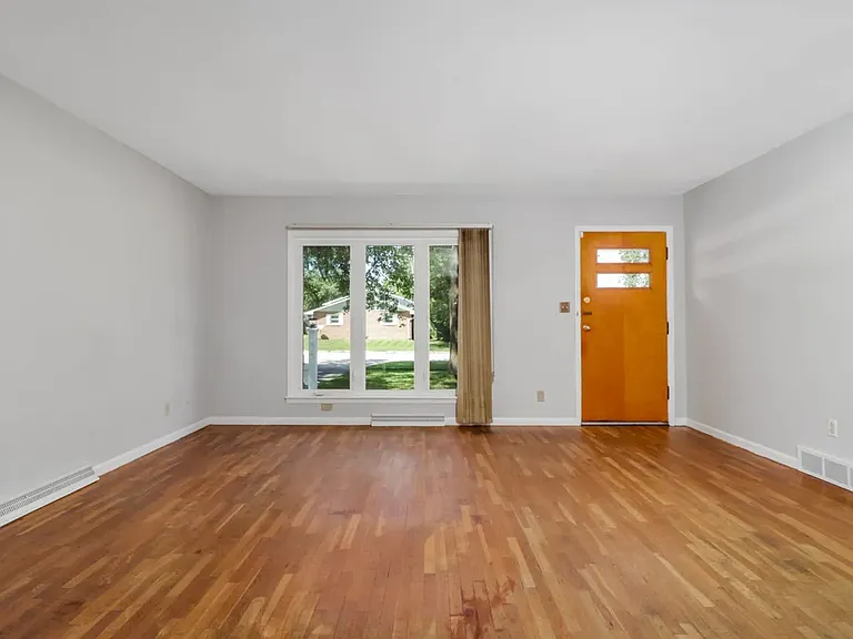 725 Dale St — Photo 6