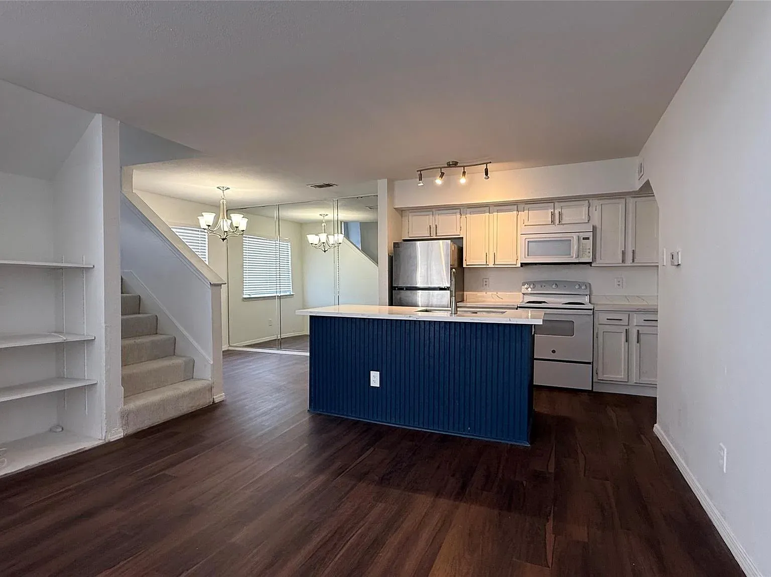 Updated 2 Bed / 2 Bath Condo for Lease — Photo 1