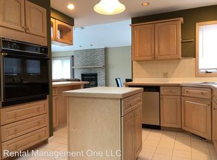 12008 Peninsula Dr, Traverse City, MI 49686