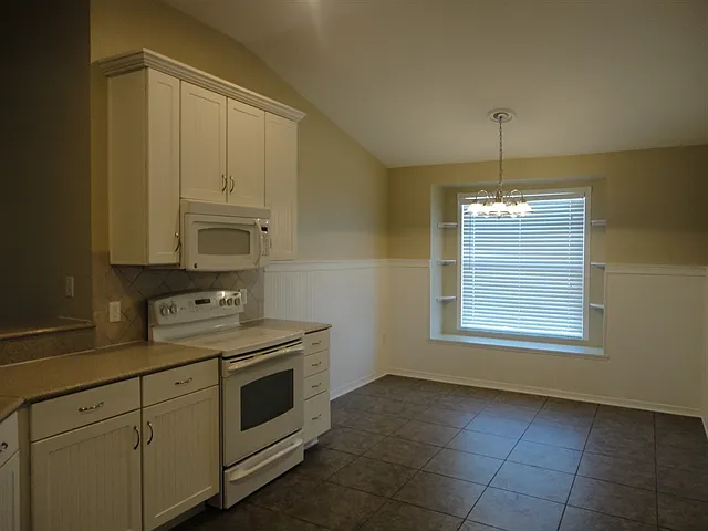 4015 Warwick Hills Dr — Photo 10
