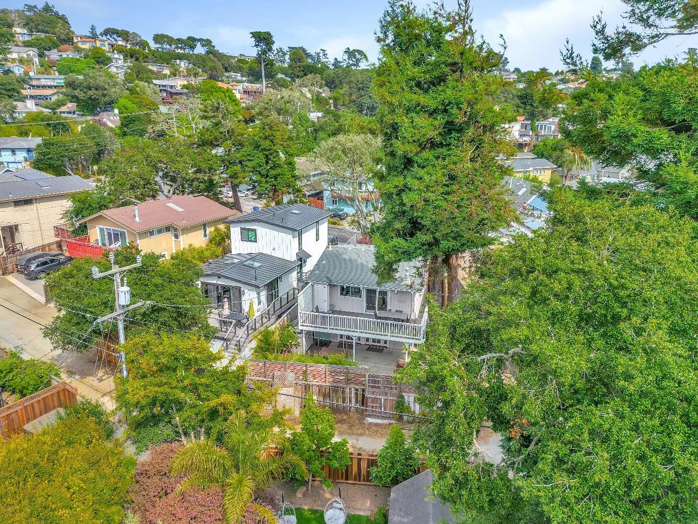 225 Treasure Island Dr photo 1