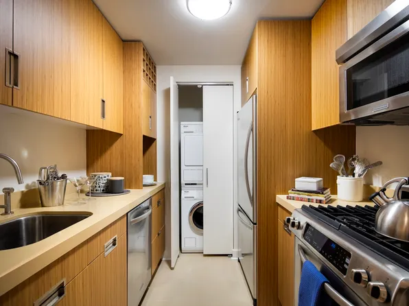 450 West 17th Street image 1 of 20