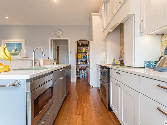 3rd image of 2842 Katrina Cir