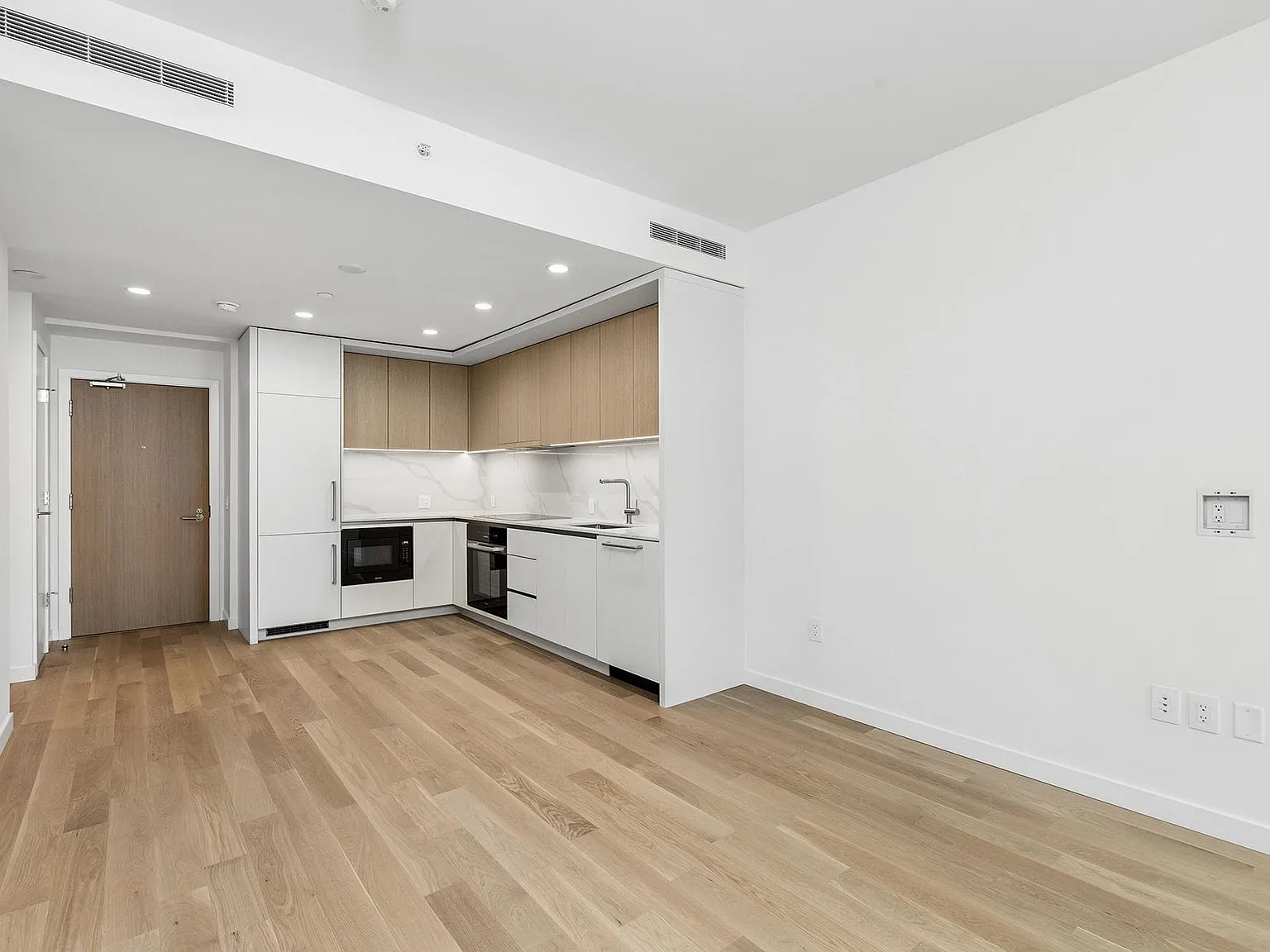 1 bed, 642 sqft, $2,995 — Photo 2