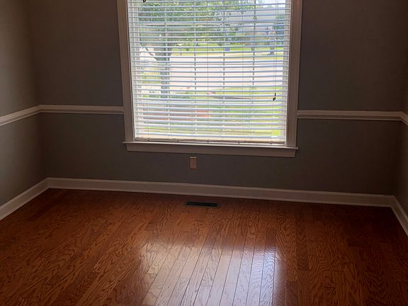 3rd image of 104 W Brebati Dr