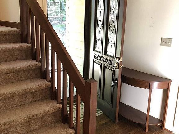 3rd image of 108 Riverbend Cir