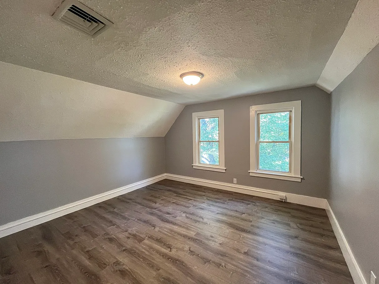 3 bed, $1,400 — Photo 3