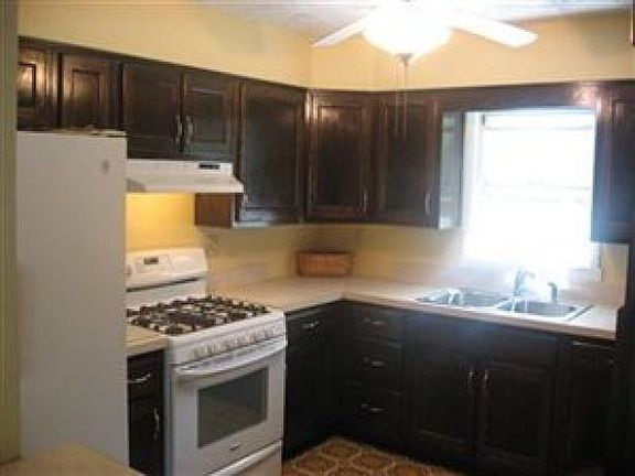 4th image of 4306 Maple Dr
